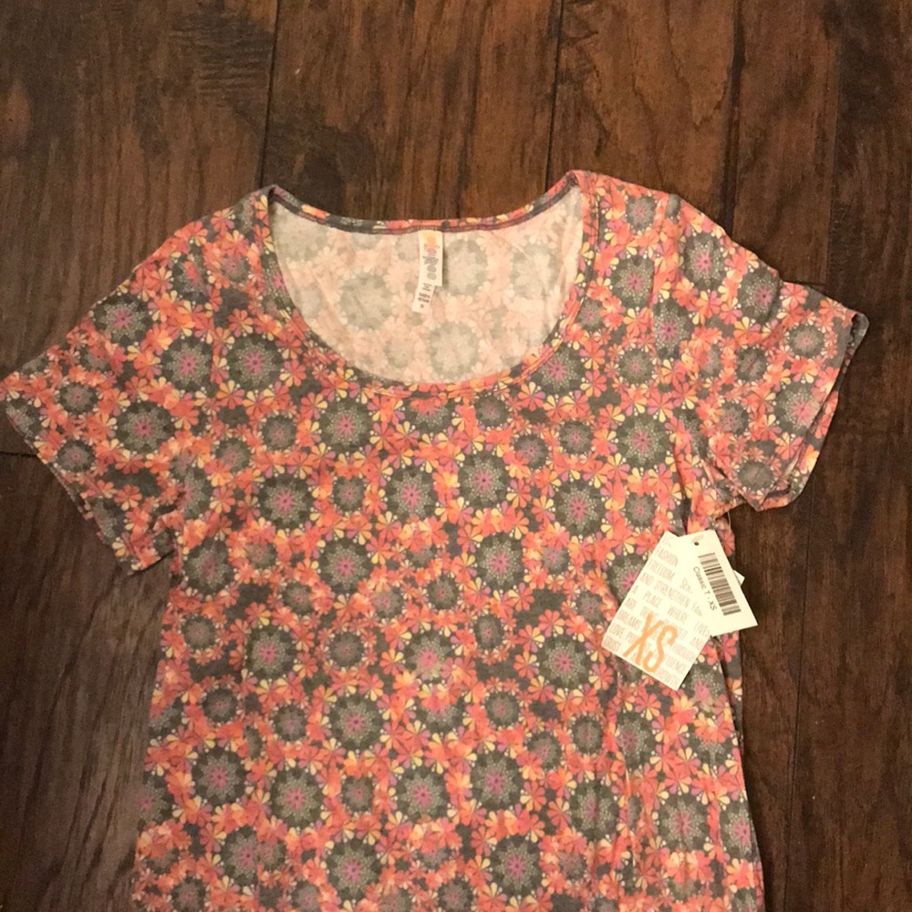 LulaRoe Classic T.